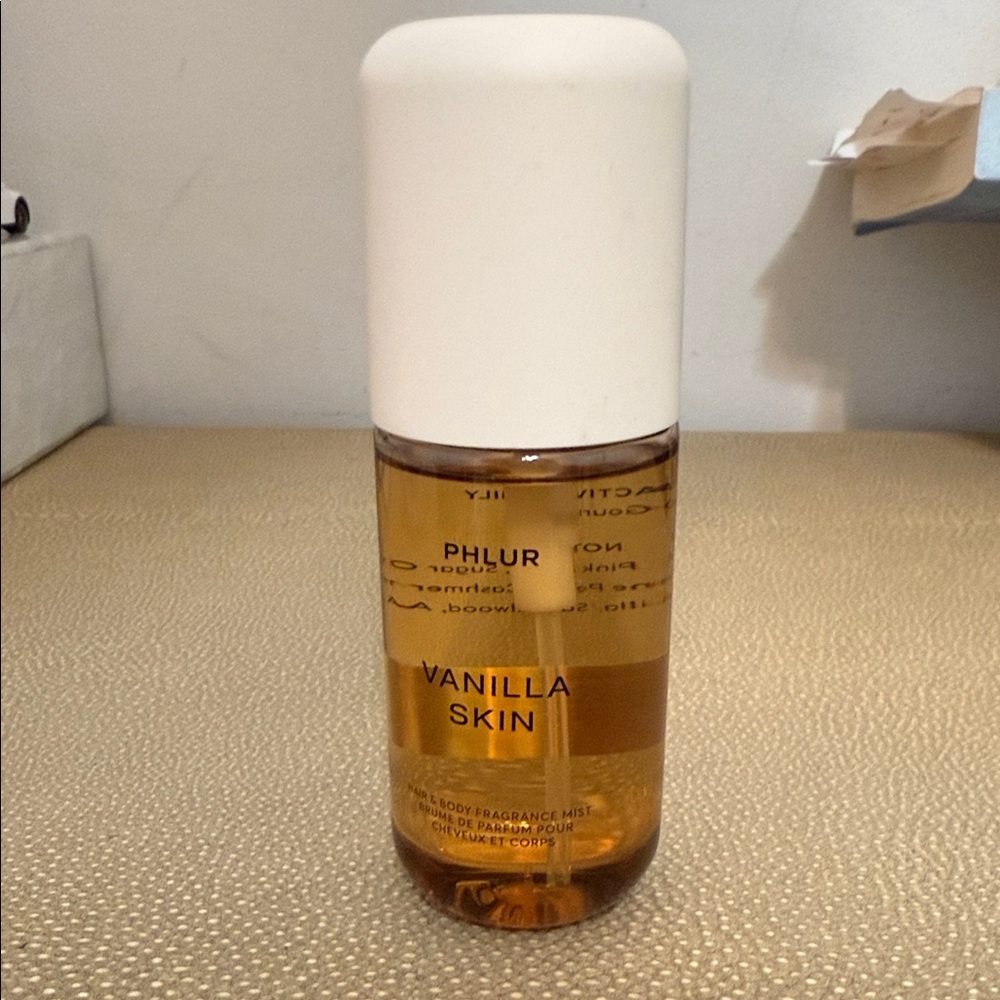 Phlur Vanilla Skin Body Mist - Cream and Gold